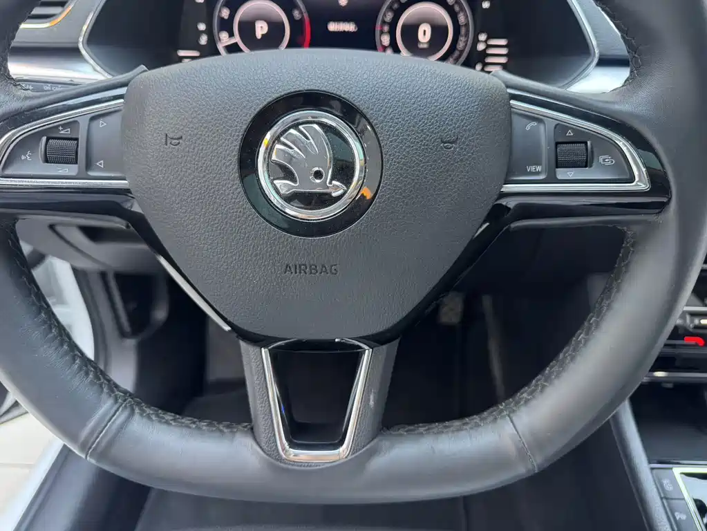 Skoda Superb — фото 23
