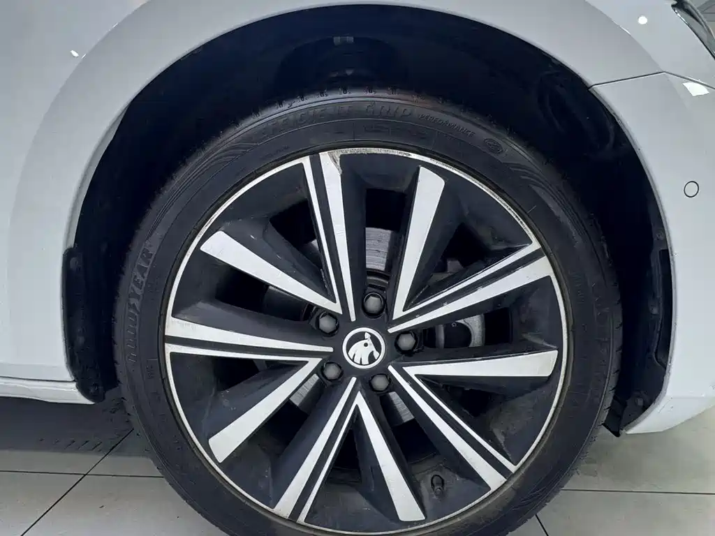 Skoda Superb — фото 24