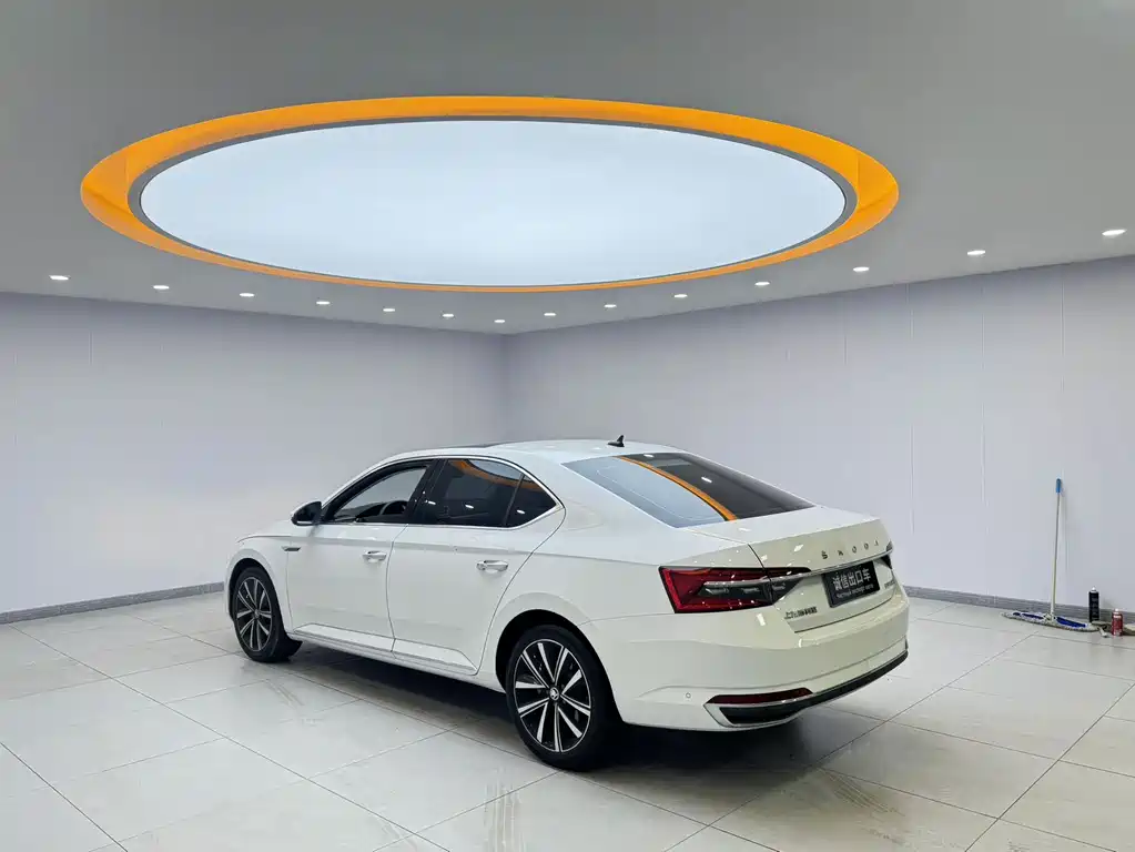 Skoda Superb — фото 4