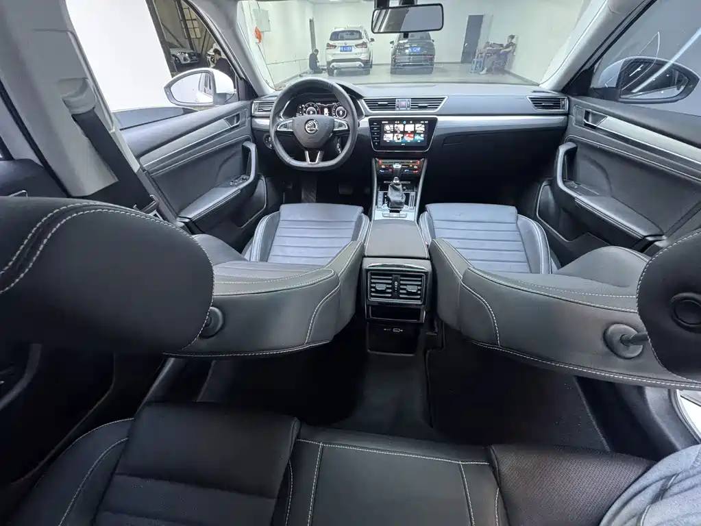 Skoda Superb — фото 8
