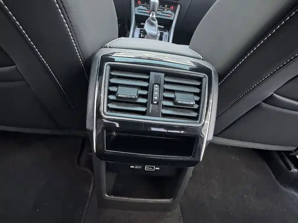Skoda Superb — фото 10