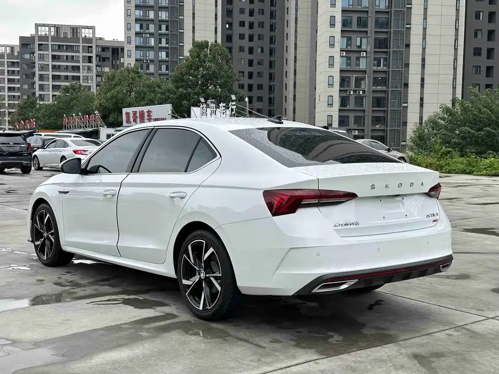 Skoda Octavia — фото 4