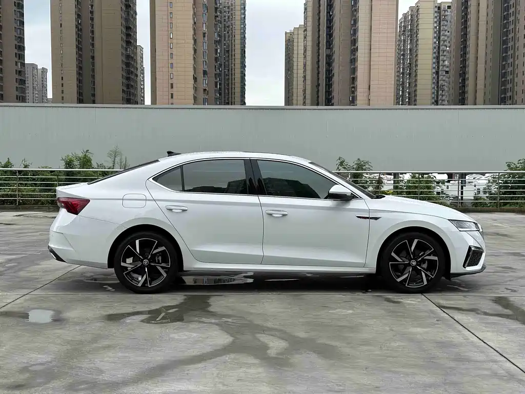 Skoda Octavia — фото 8