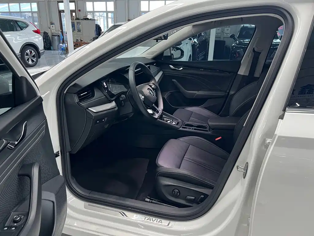 Skoda Octavia — фото 4