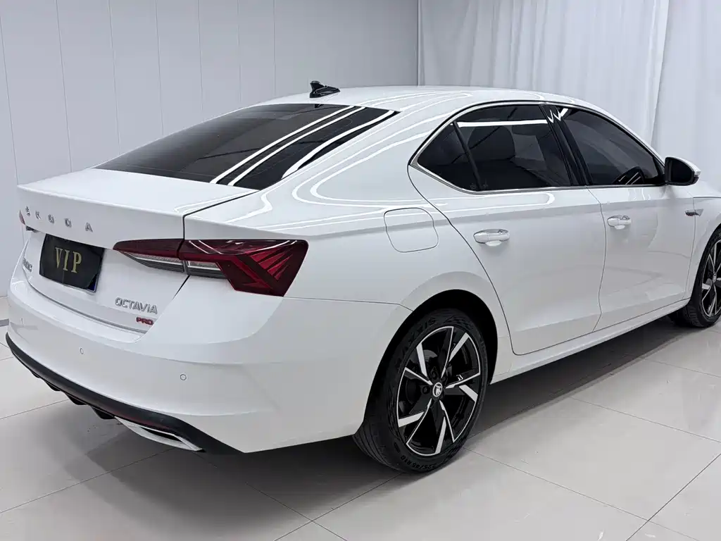 Skoda Octavia — фото 4