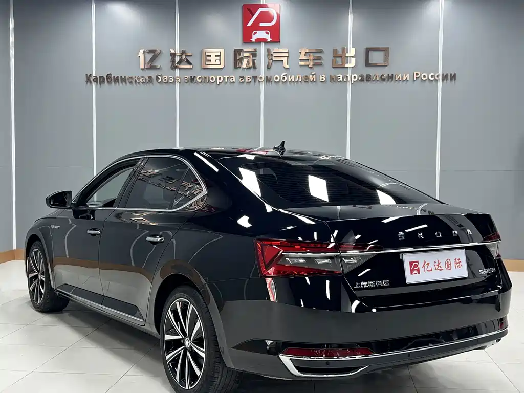 Skoda Superb — фото 4