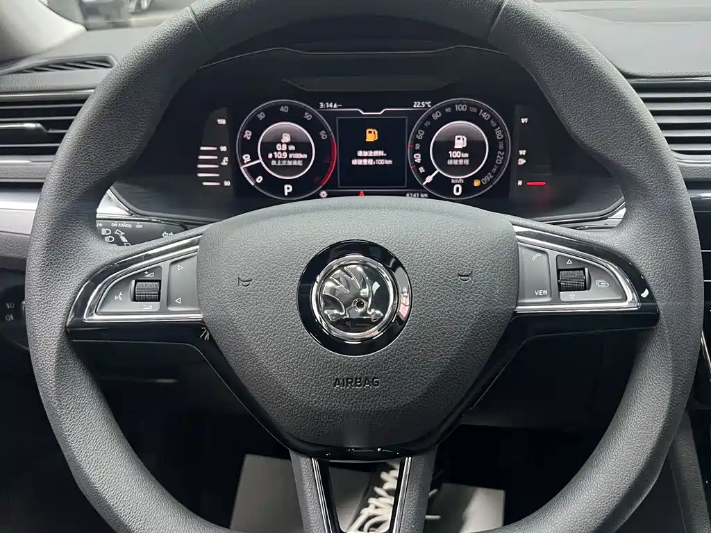 Skoda Superb — фото 8