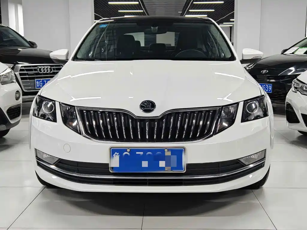 Skoda Octavia — фото 2
