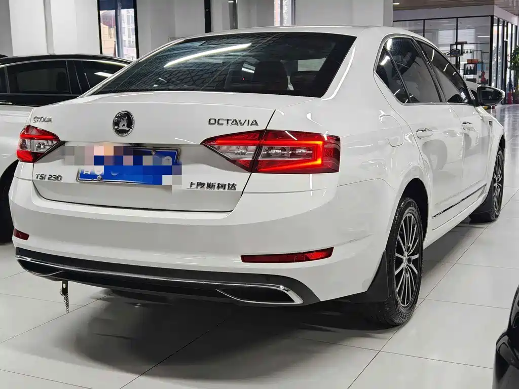 Skoda Octavia — фото 3
