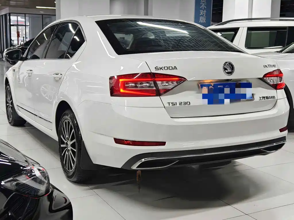 Skoda Octavia — фото 4