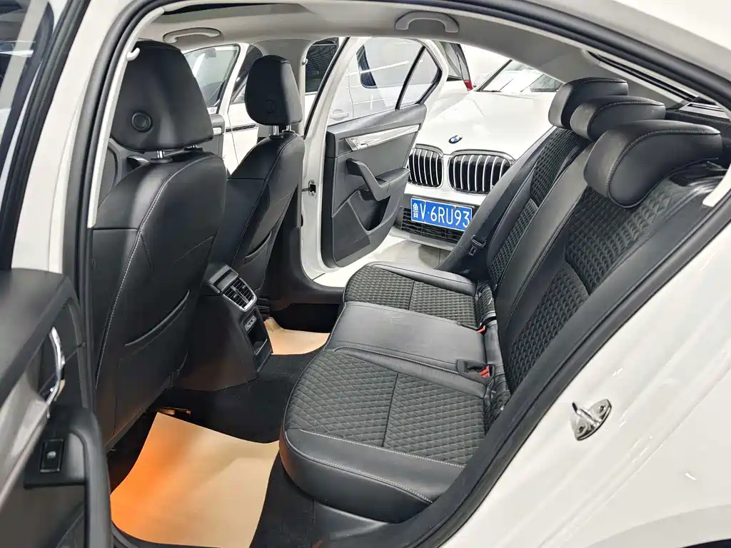 Skoda Octavia — фото 6