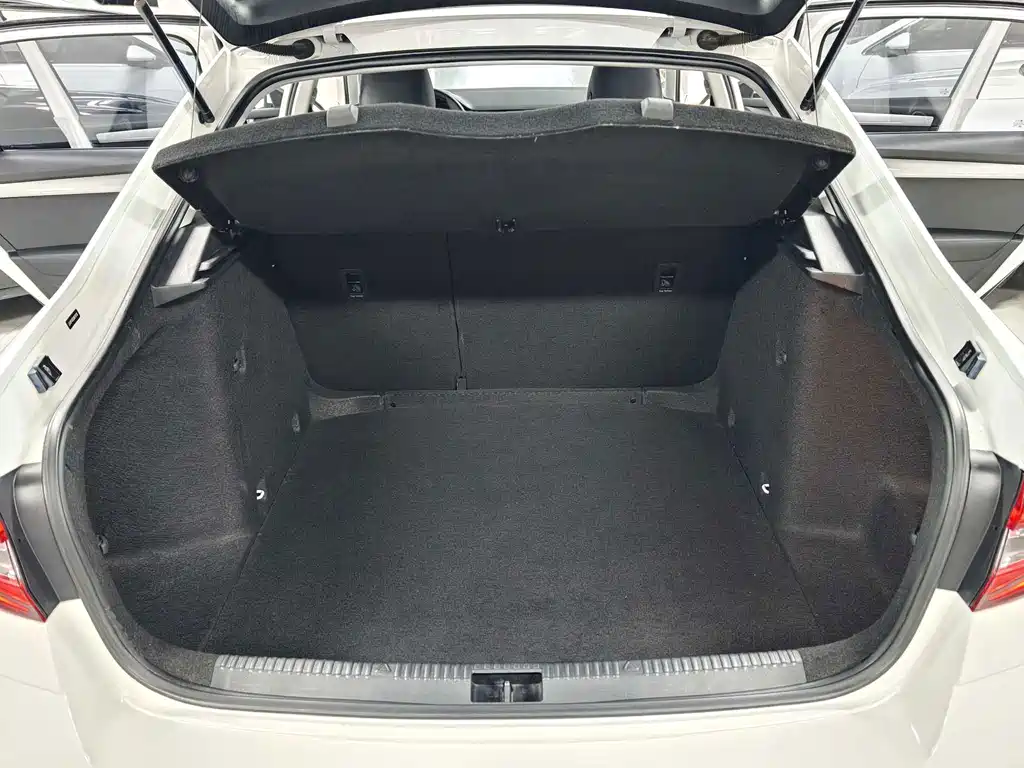 Skoda Octavia — фото 8