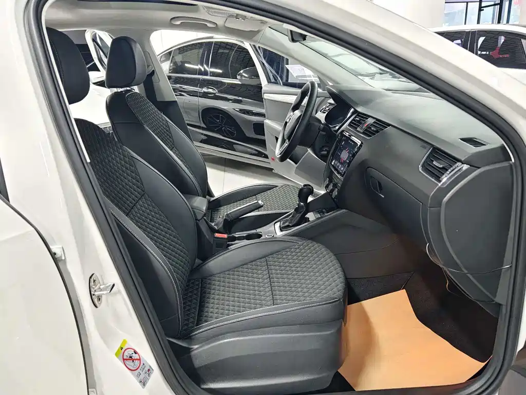 Skoda Octavia — фото 9