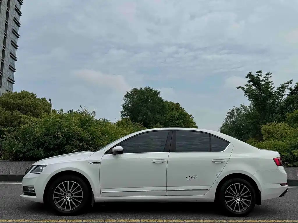 Skoda Octavia — фото 3