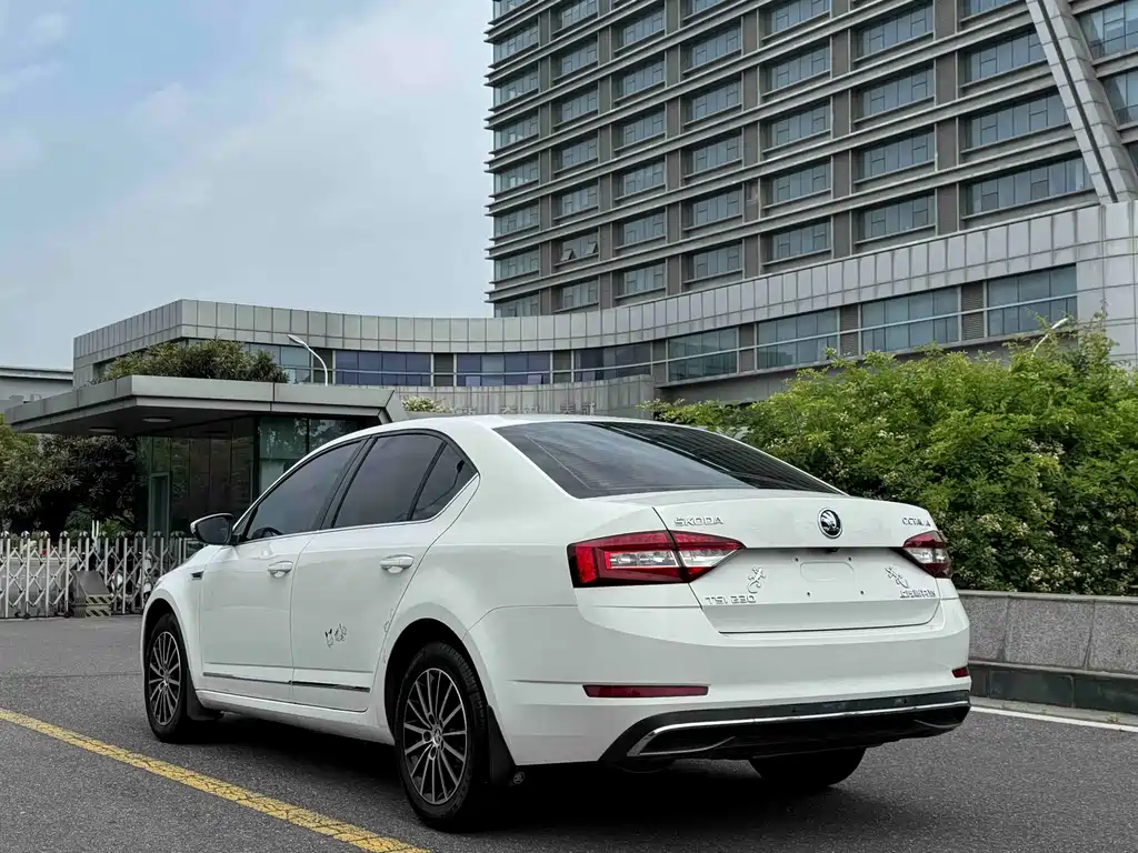 Skoda Octavia — фото 7
