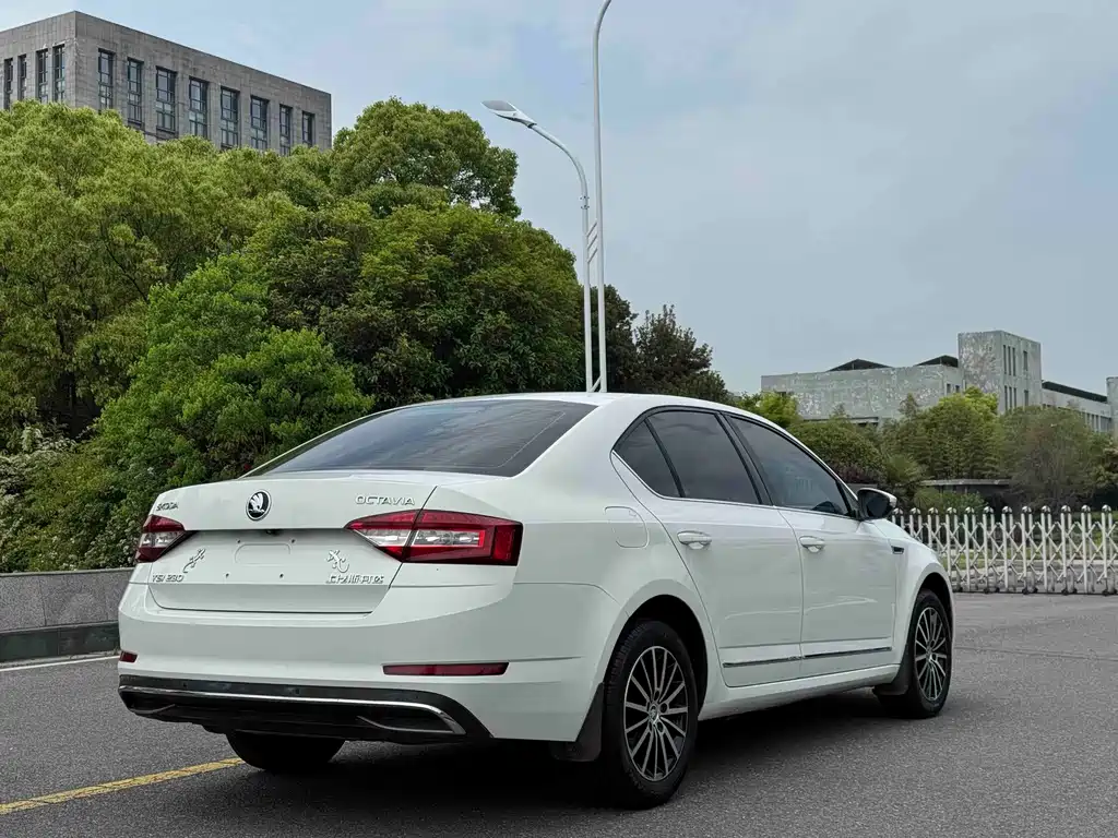 Skoda Octavia — фото 9