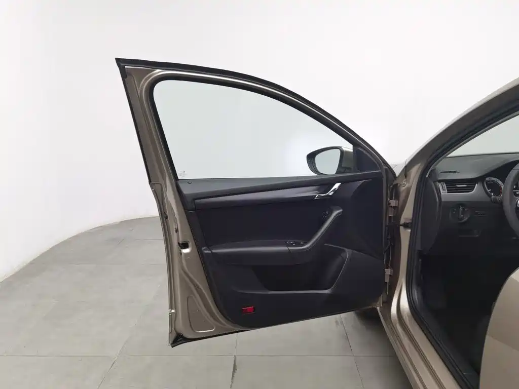 Skoda Octavia — фото 8