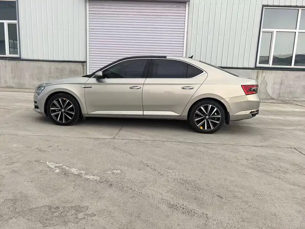 Skoda Superb — фото 4