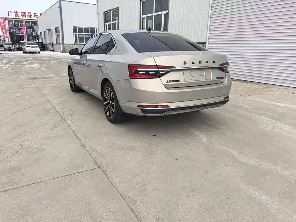 Skoda Superb — фото 5