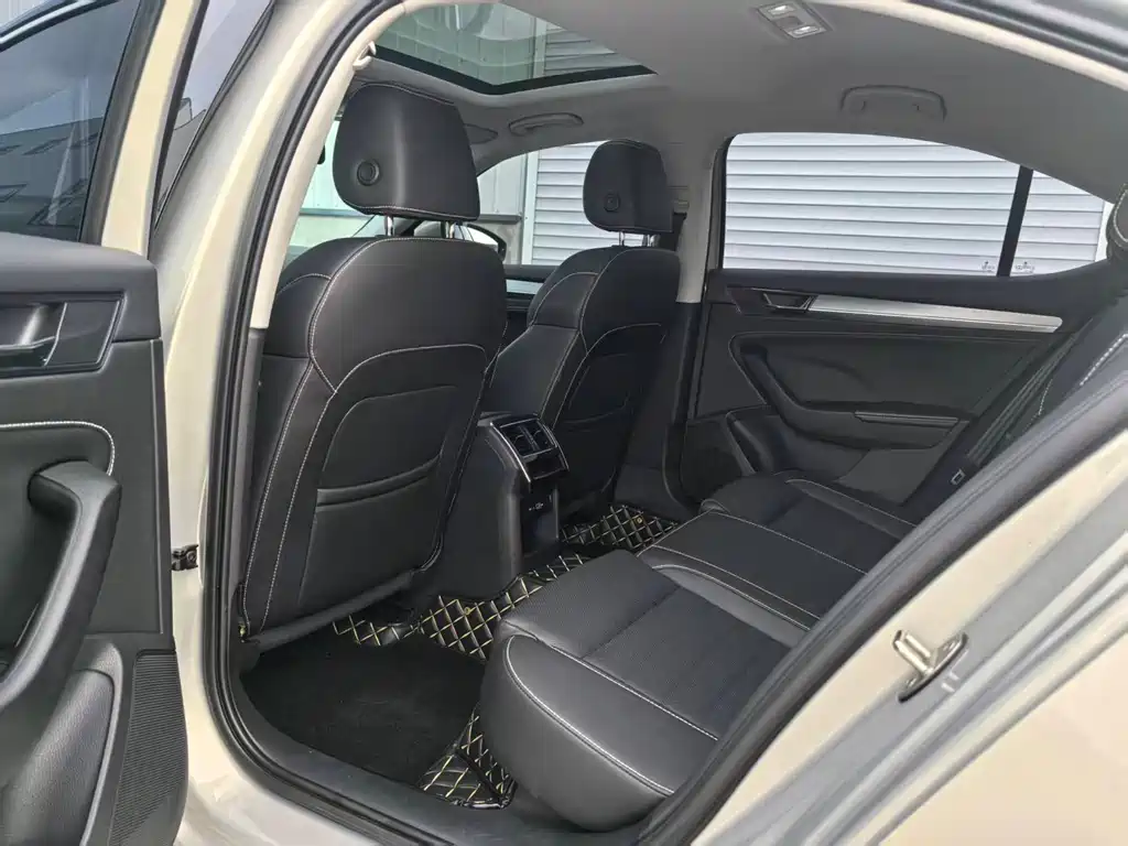 Skoda Superb — фото 9