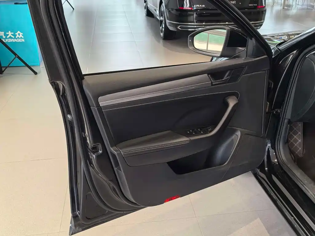 Skoda Superb — фото 8