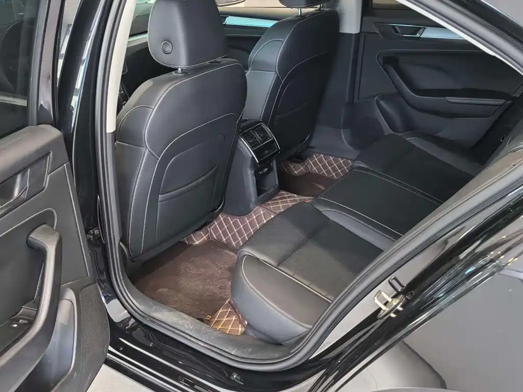Skoda Superb — фото 10