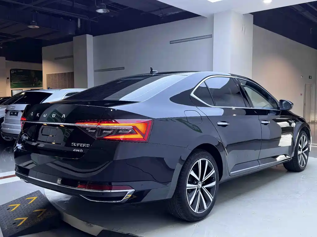 Skoda Superb — фото 5