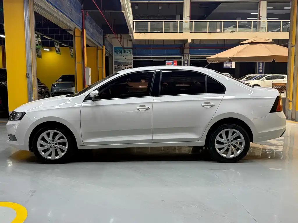 Skoda Rapid — фото 8