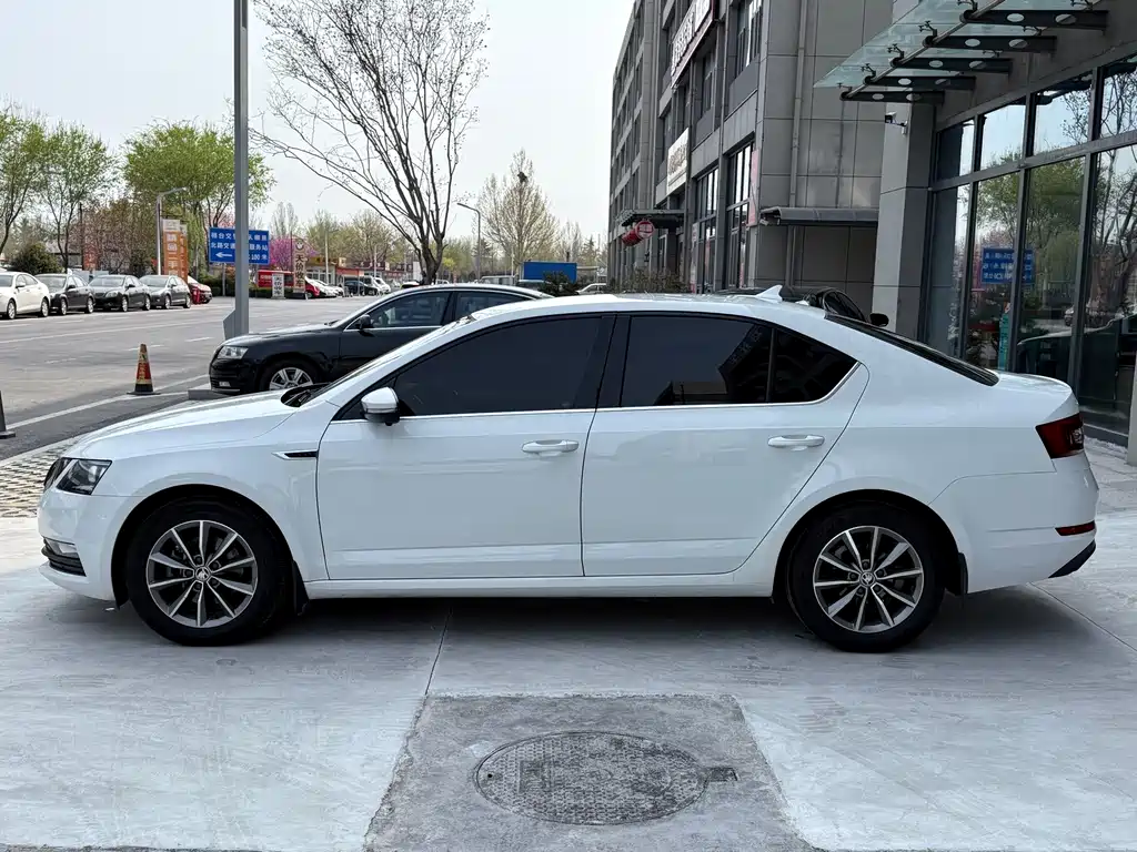 Skoda Octavia — фото 3