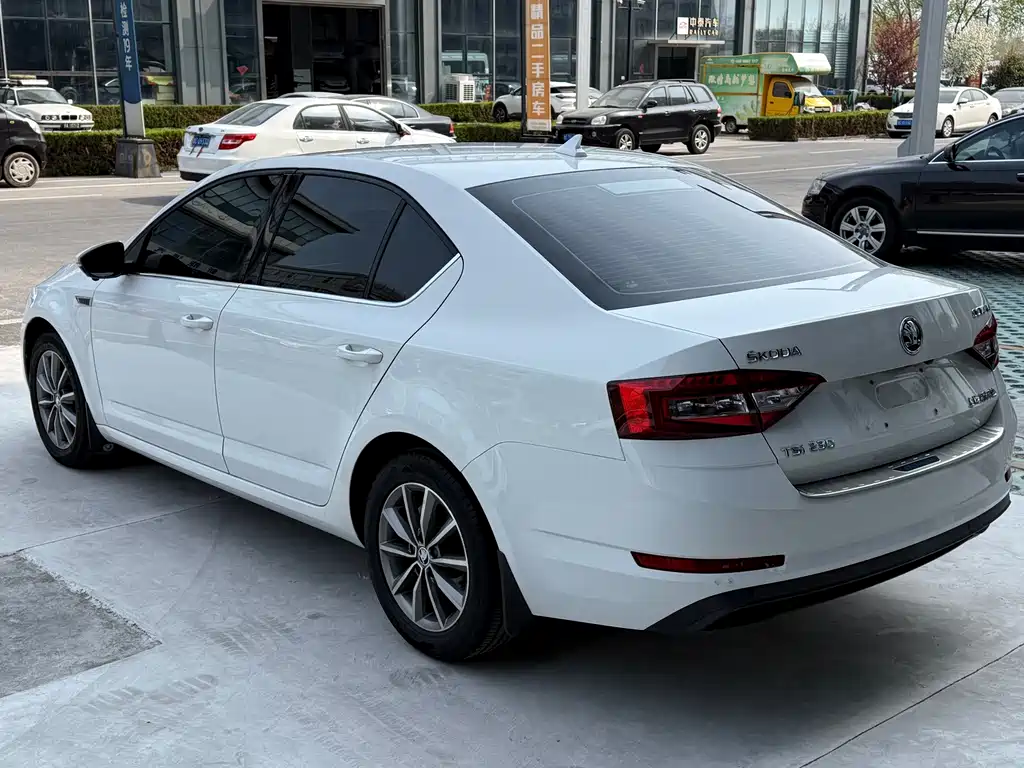 Skoda Octavia — фото 4