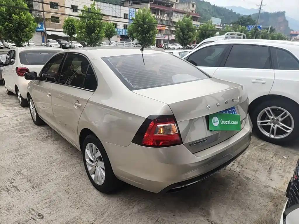 Skoda Rapid — фото 5