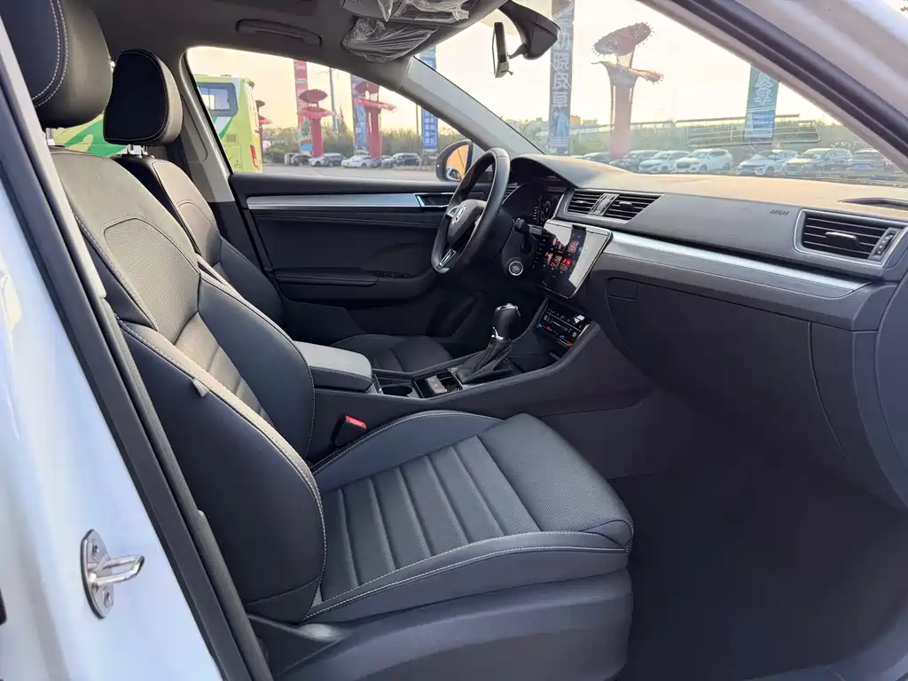 Skoda Superb — фото 14