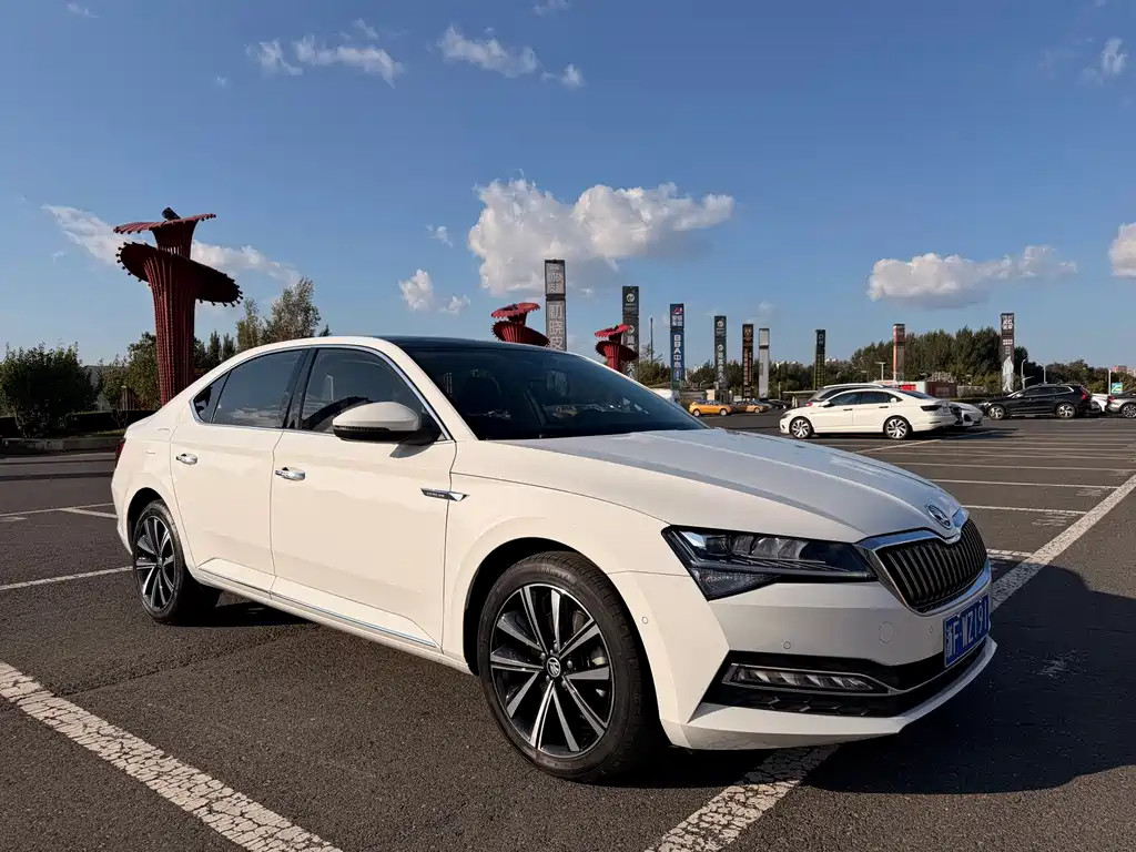 Skoda Superb — фото 3