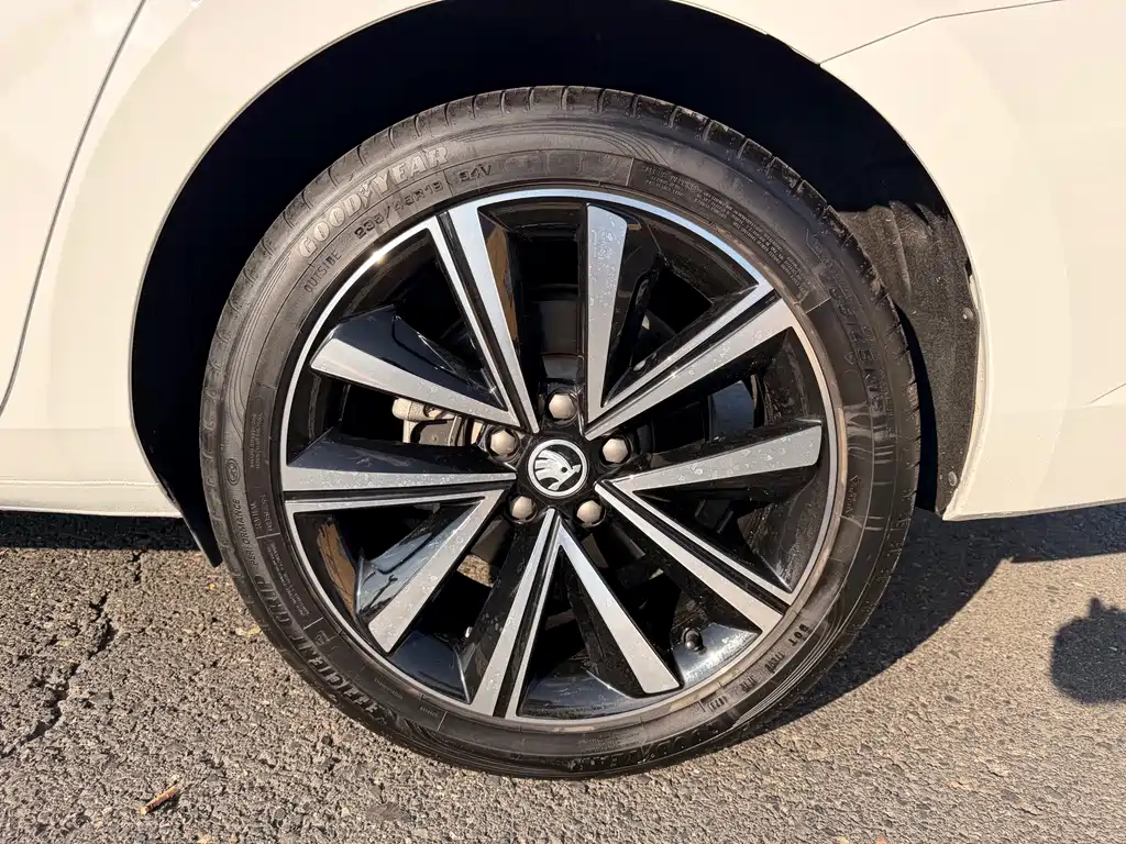 Skoda Superb — фото 23