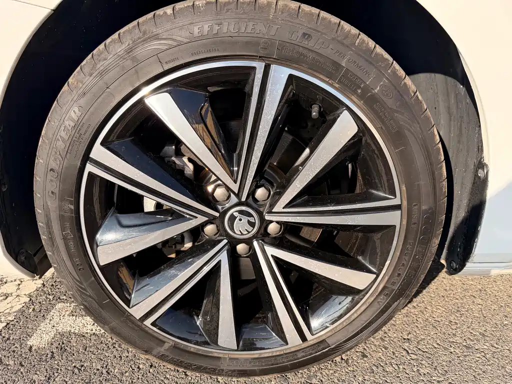 Skoda Superb — фото 24