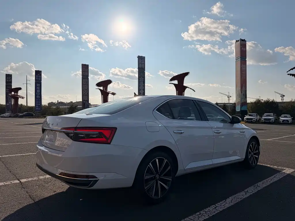 Skoda Superb — фото 4