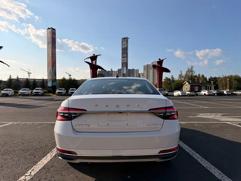 Skoda Superb — фото 5