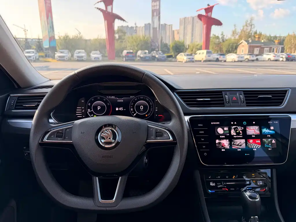 Skoda Superb — фото 7