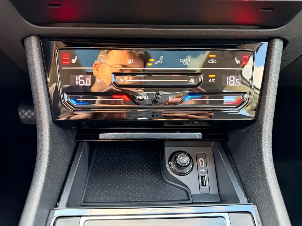 Skoda Superb — фото 9