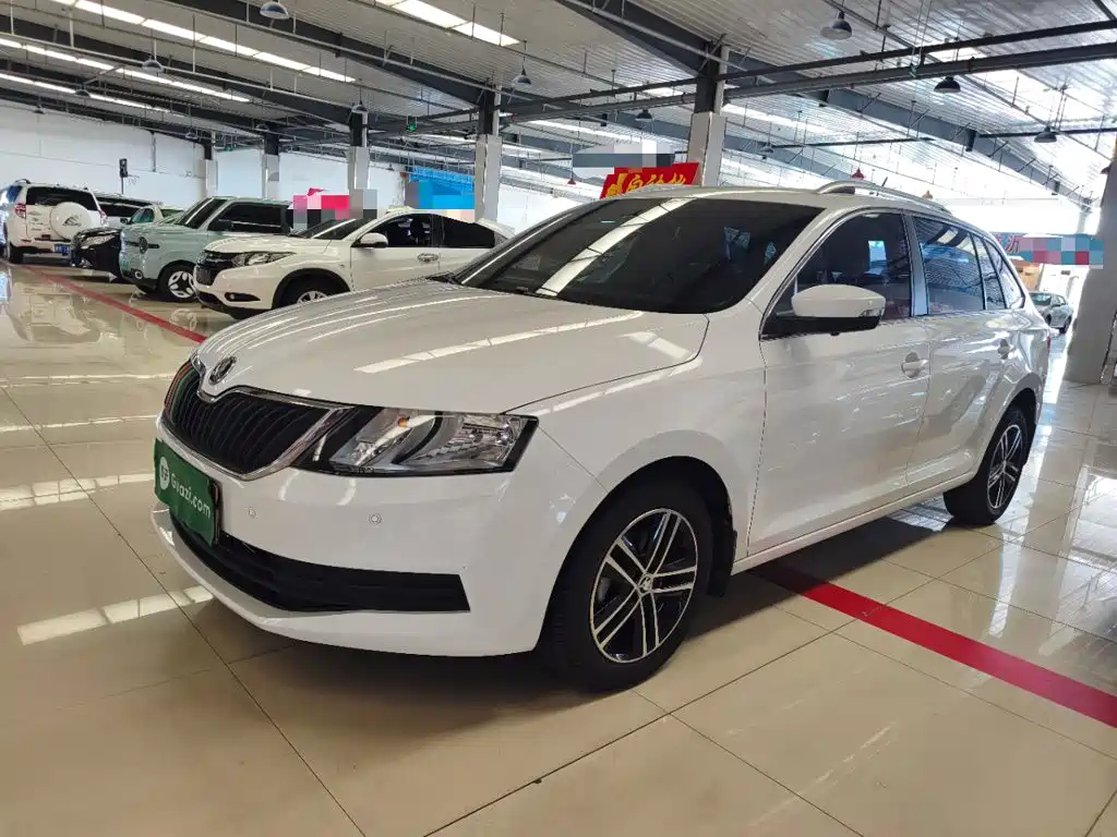 Skoda Rapid Spaceback — фото 2