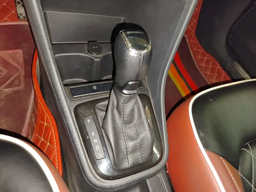 Skoda Rapid Spaceback — фото 14