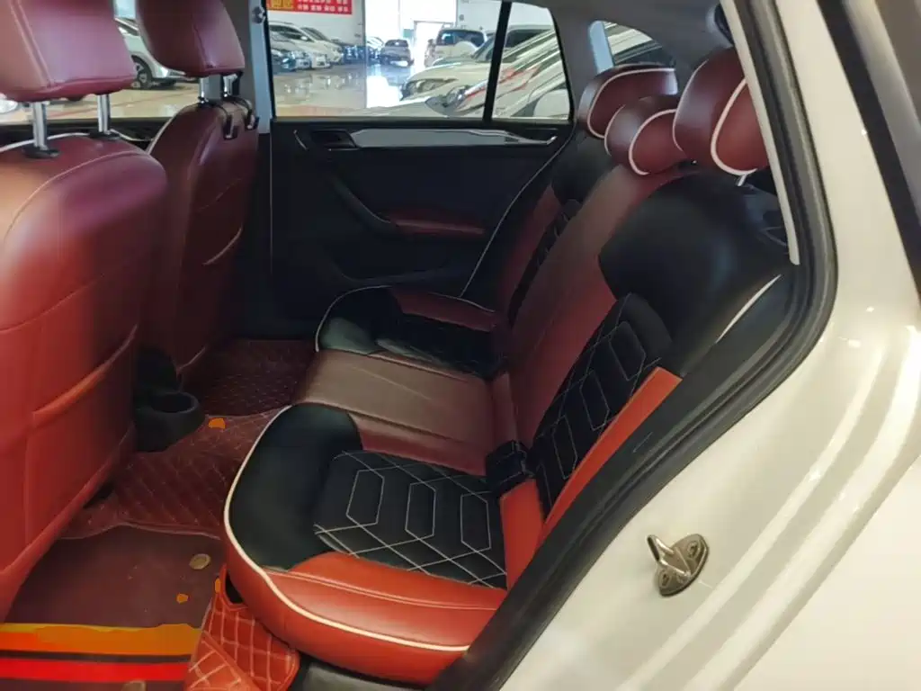 Skoda Rapid Spaceback — фото 17
