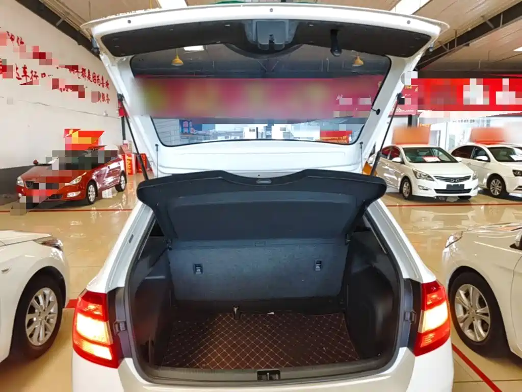 Skoda Rapid Spaceback — фото 19