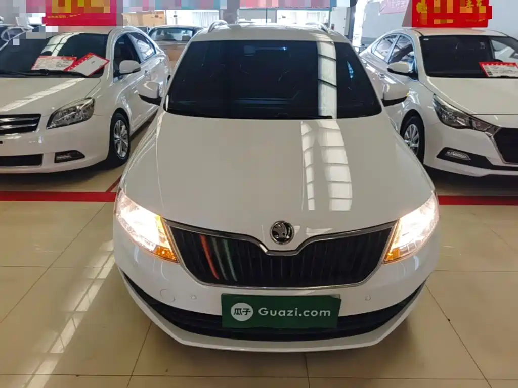 Skoda Rapid Spaceback — фото 3