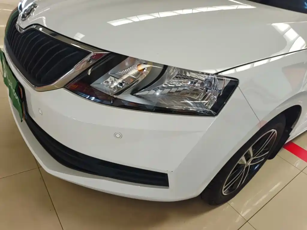 Skoda Rapid Spaceback — фото 24