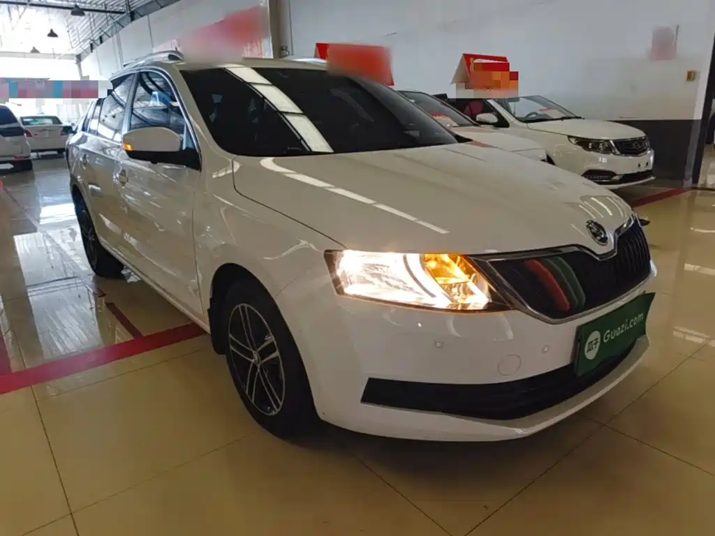 Skoda Rapid Spaceback — фото 4