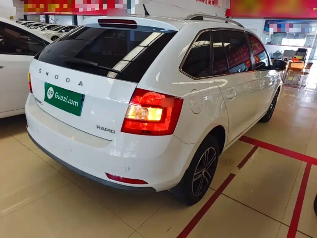 Skoda Rapid Spaceback — фото 7