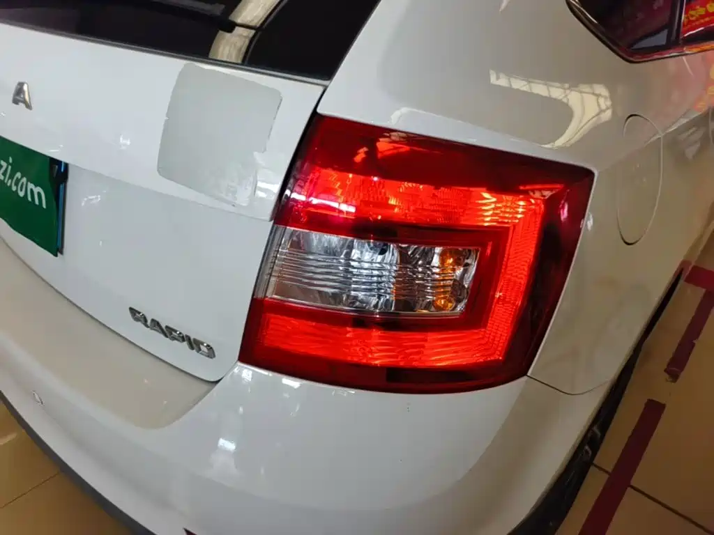 Skoda Rapid Spaceback — фото 8