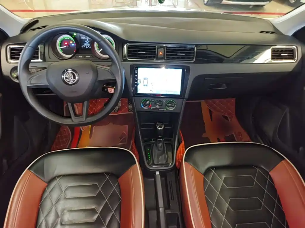 Skoda Rapid Spaceback — фото 10