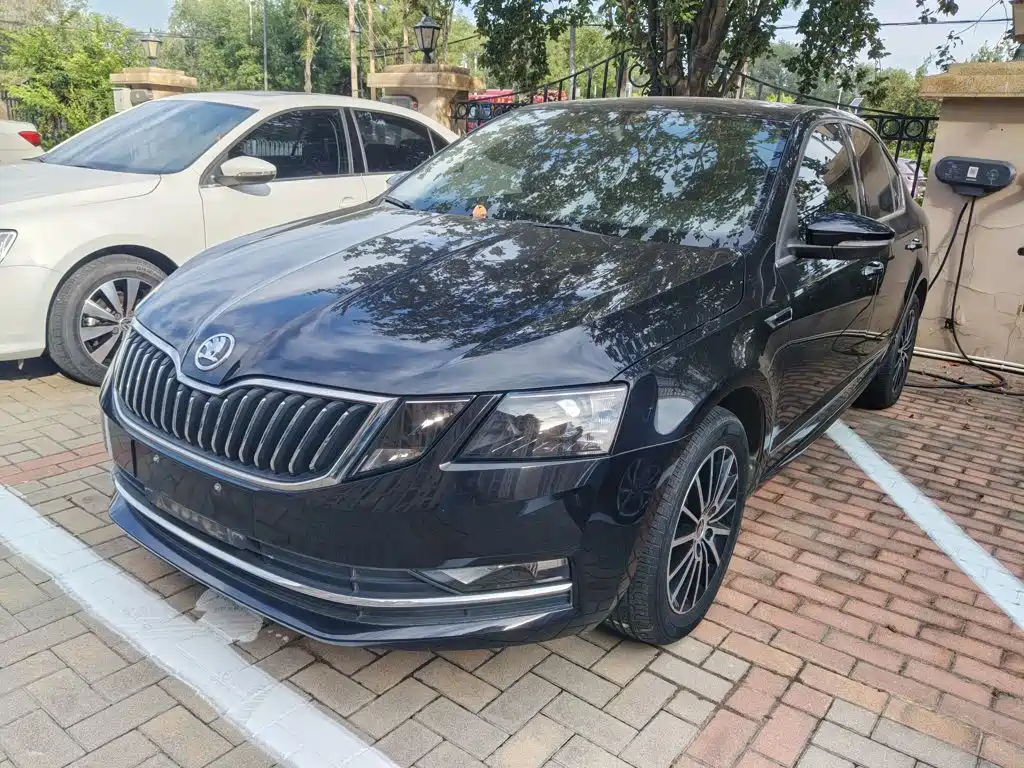 Skoda Octavia — фото 2